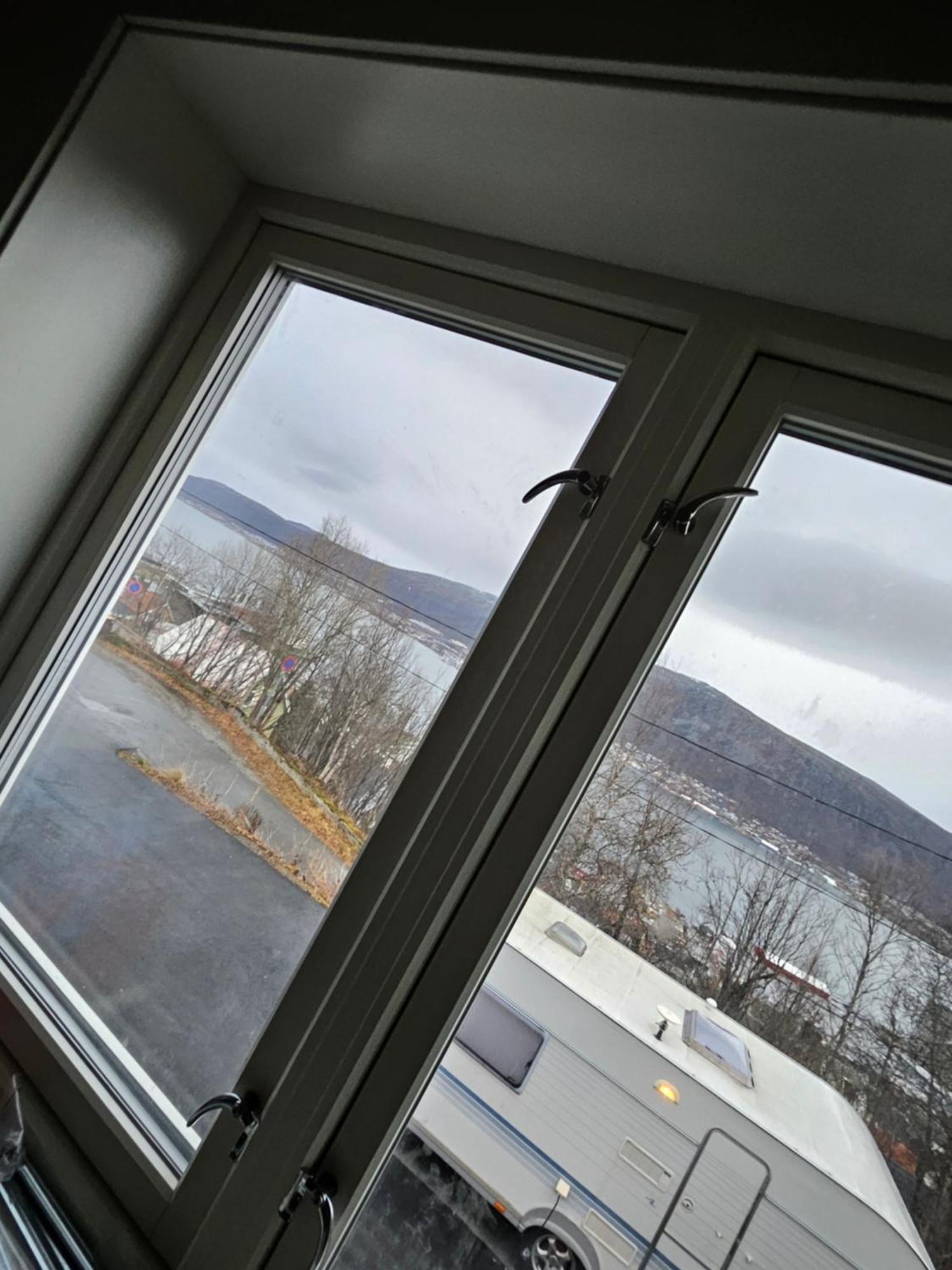 Tromsoapartment Silent Area With Nice View I Have Warm Caravan For Rent Same Place, 4 People Bagian luar foto